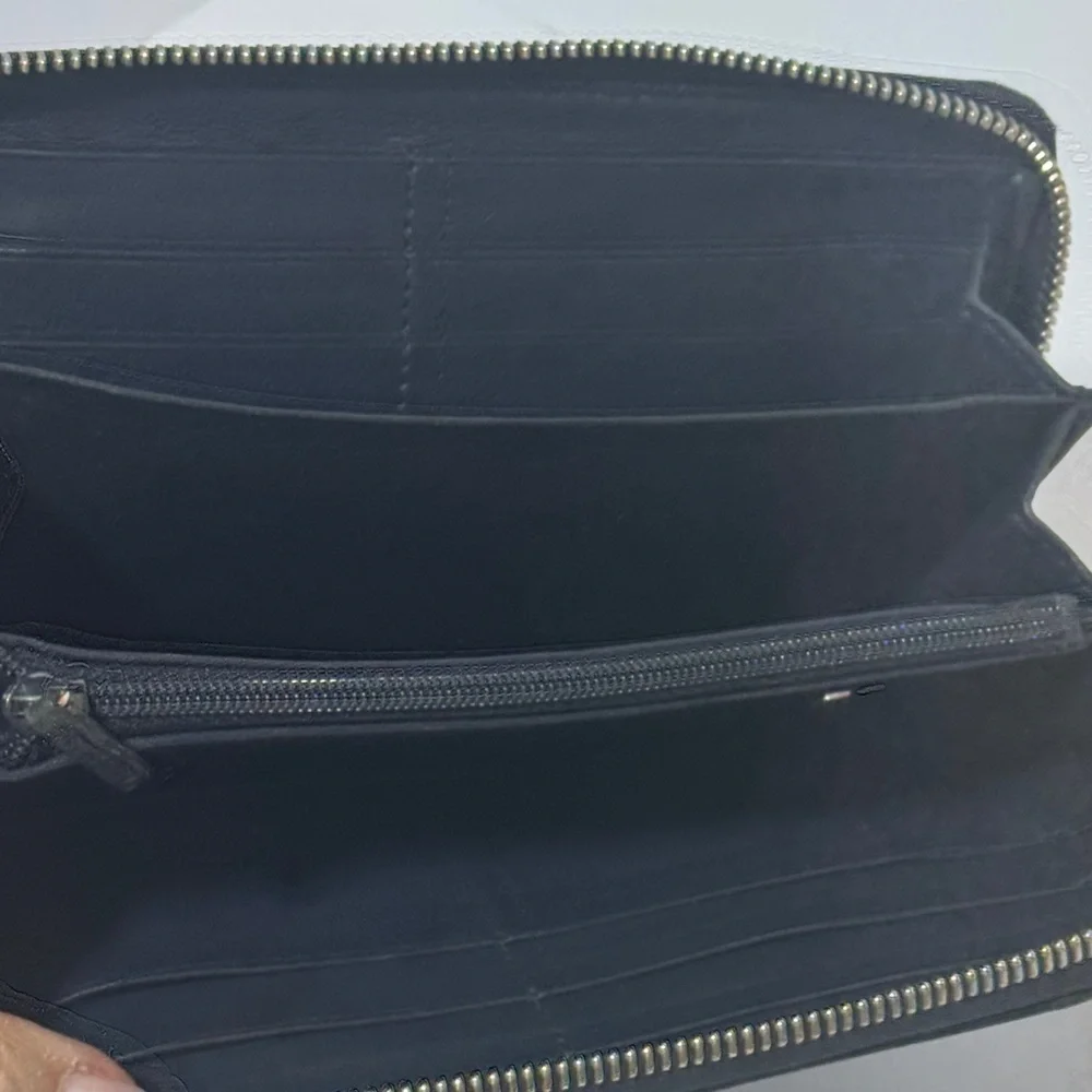 AUTHENTIC Navy Blue Gucci Zip-Around Wallet